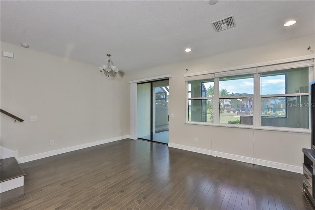 Recently Sold: $250,000 (3 beds, 2 baths, 1637 Square Feet)