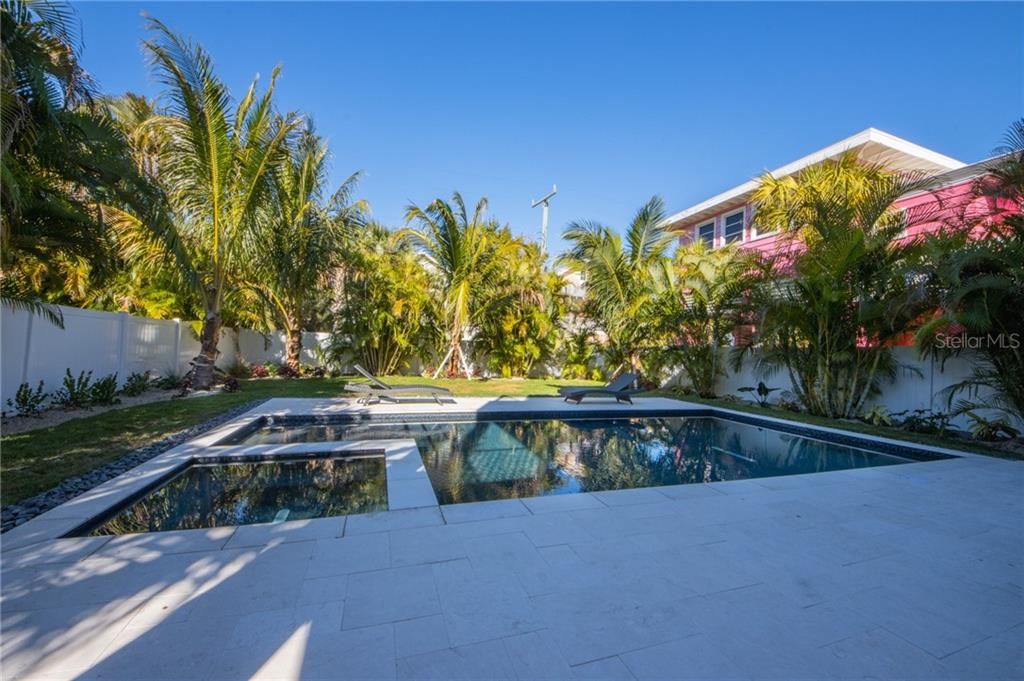 Recently Sold: $2,099,000 (4 beds, 3 baths, 1274 Square Feet)