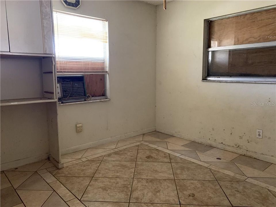 Vendido Recientemente: $120,000 (4 camas, 2 baños, 1556 Pies cuadrados)