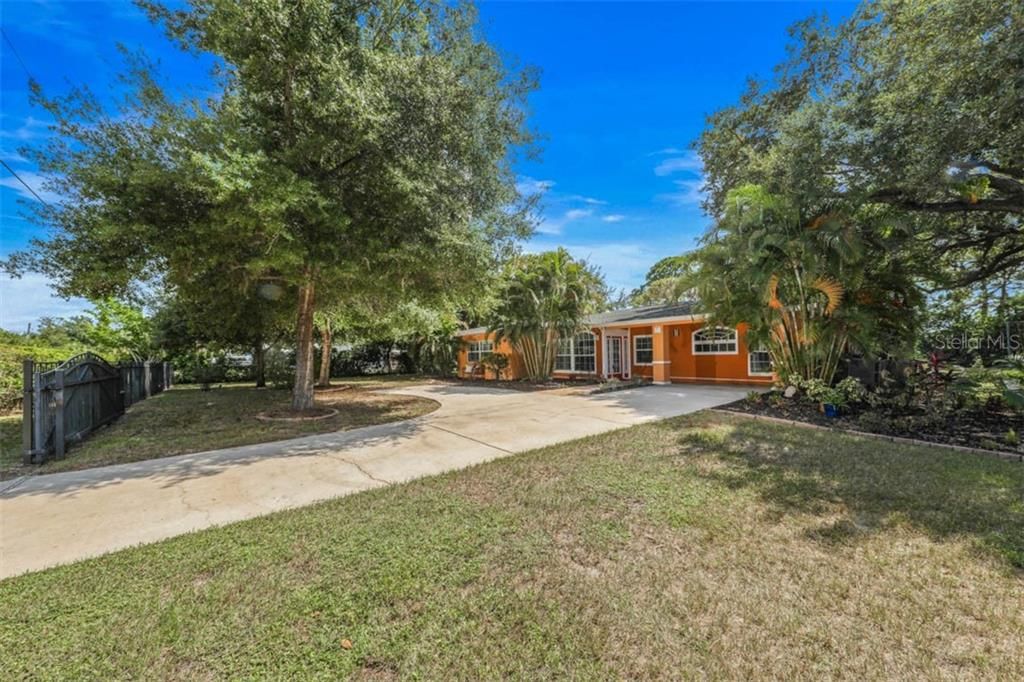 Recently Sold: $495,000 (3 beds, 3 baths, 2342 Square Feet)