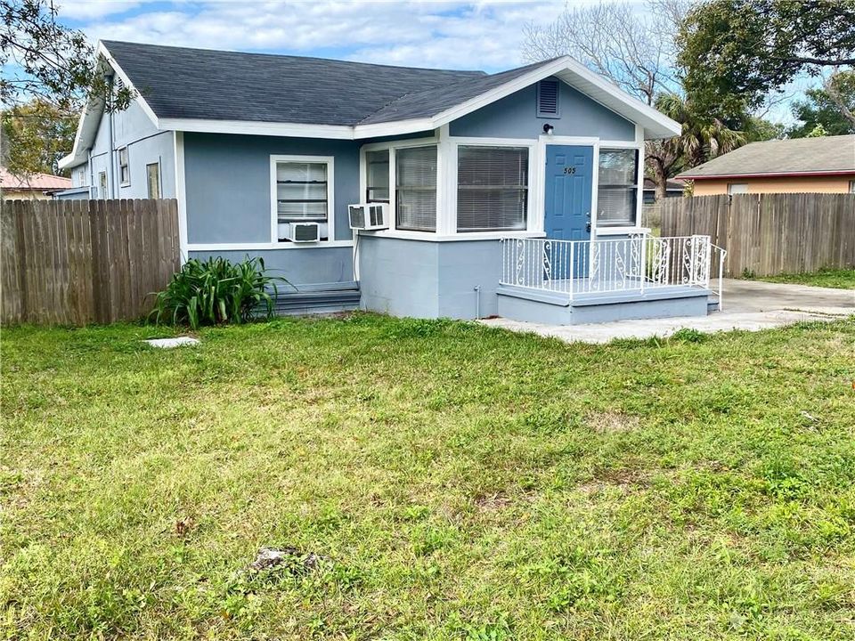 Recently Rented: $1,000 (3 beds, 1 baths, 870 Square Feet)