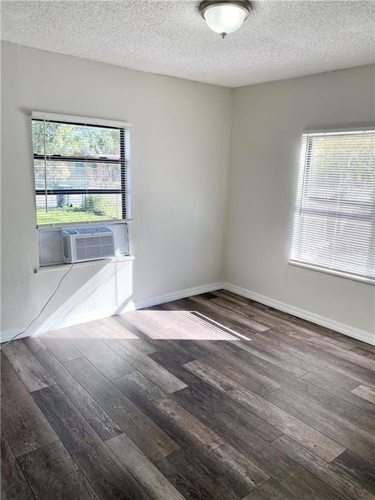 Recently Rented: $1,000 (3 beds, 1 baths, 870 Square Feet)