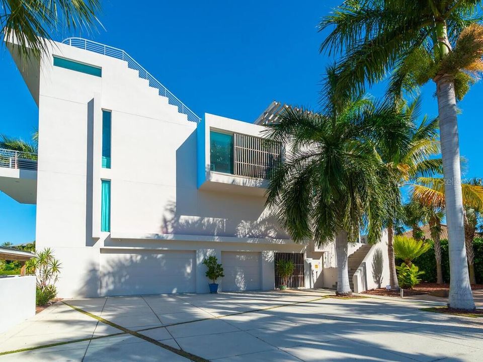 Recently Sold: $1,395,000 (3 beds, 3 baths, 3176 Square Feet)