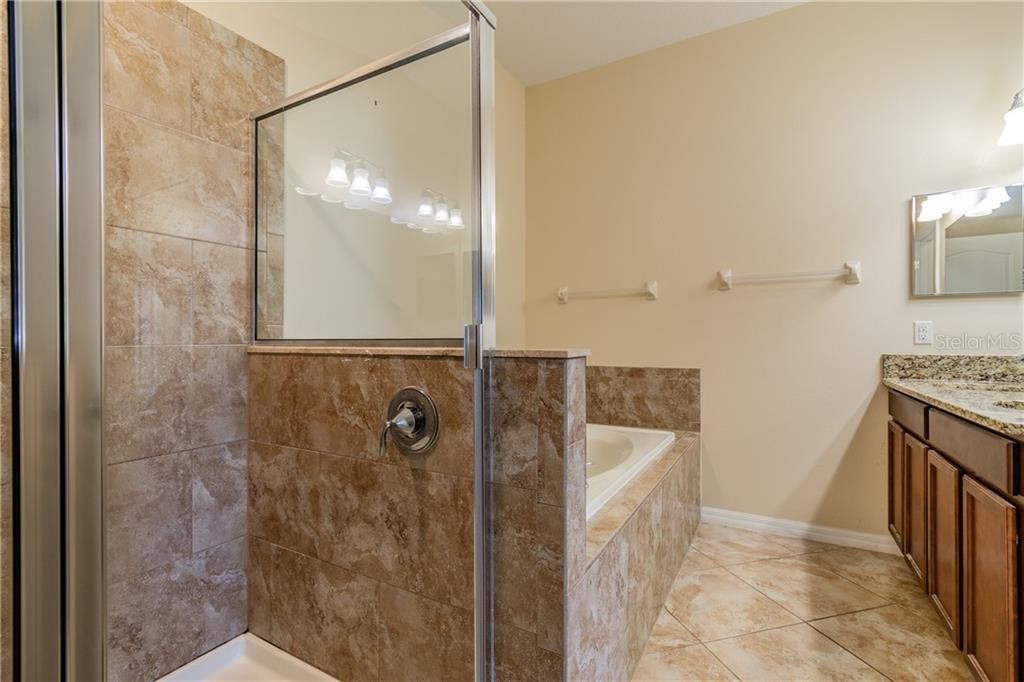 最近售出: $248,500 (4 贝兹, 2 浴室, 1756 平方英尺)