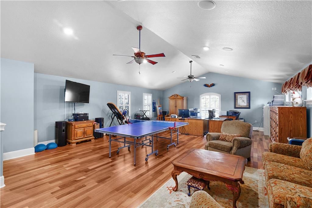 Bonus room can be used for entertainment or business.