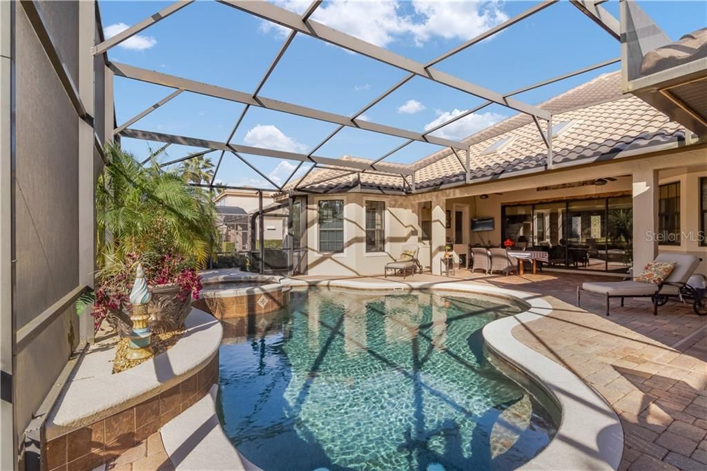 Beautiful pool & spa with lots of patio space for entertaining.