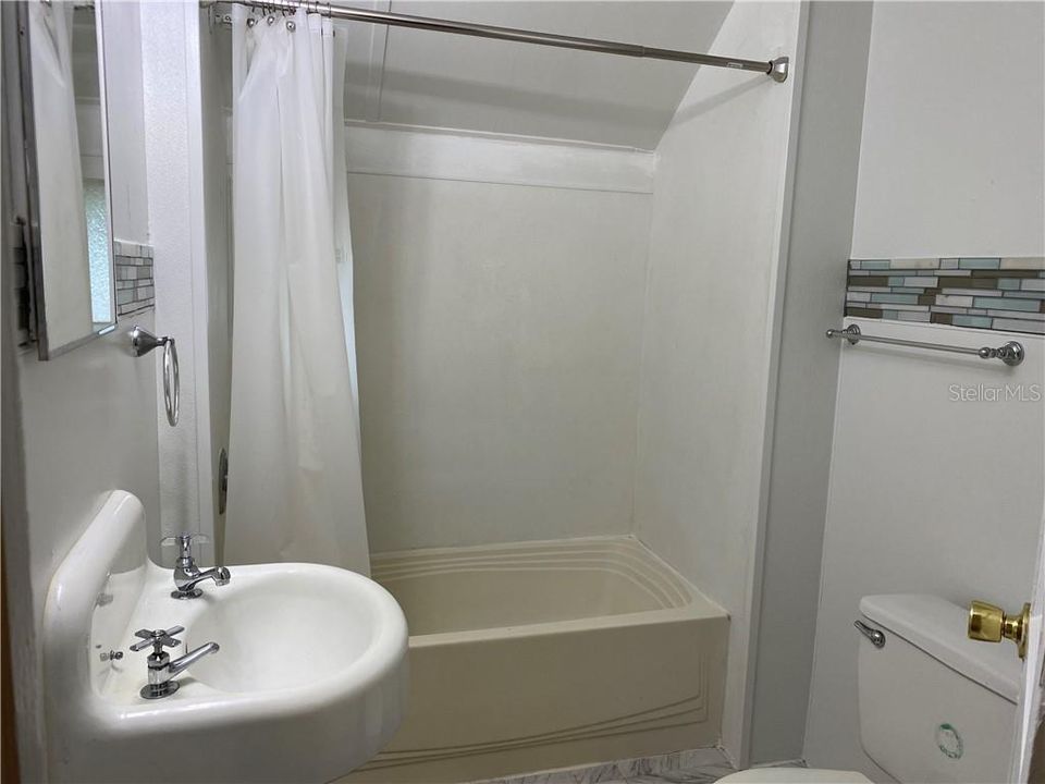 最近租的: $650 (1 贝兹, 1 浴室, 400 平方英尺)