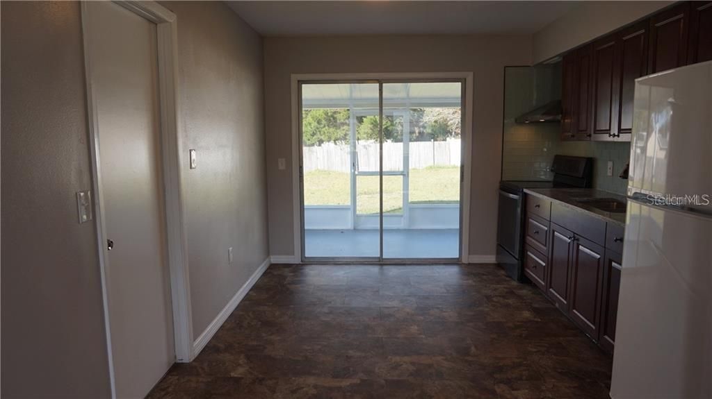 Recently Rented: $975 (2 beds, 1 baths, 728 Square Feet)