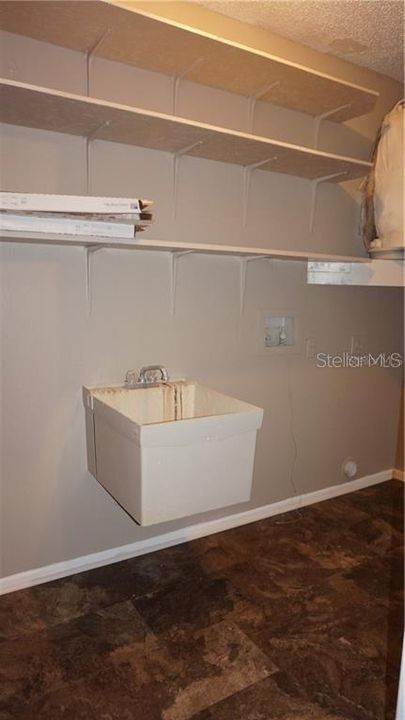 Recently Rented: $975 (2 beds, 1 baths, 728 Square Feet)