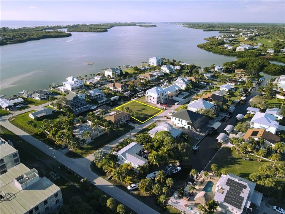 Vendido Recientemente: $339,000 (0.23 acres)