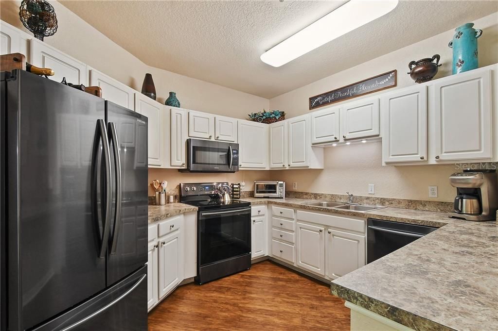 Recently Sold: $164,900 (1 beds, 1 baths, 785 Square Feet)