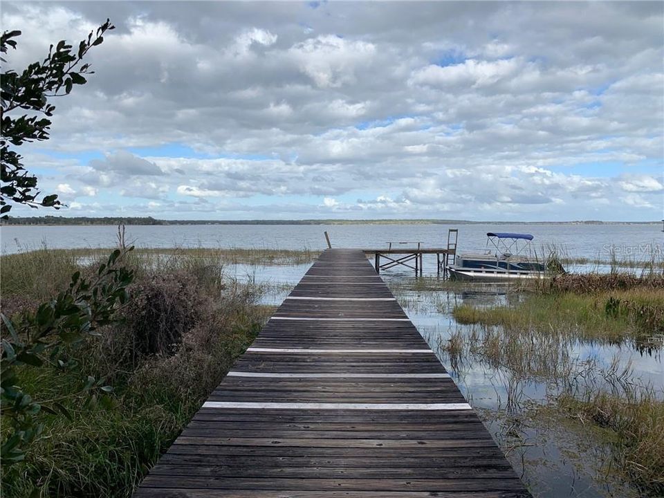 Beautiful Lake Kerr access via dock for use by community residents only