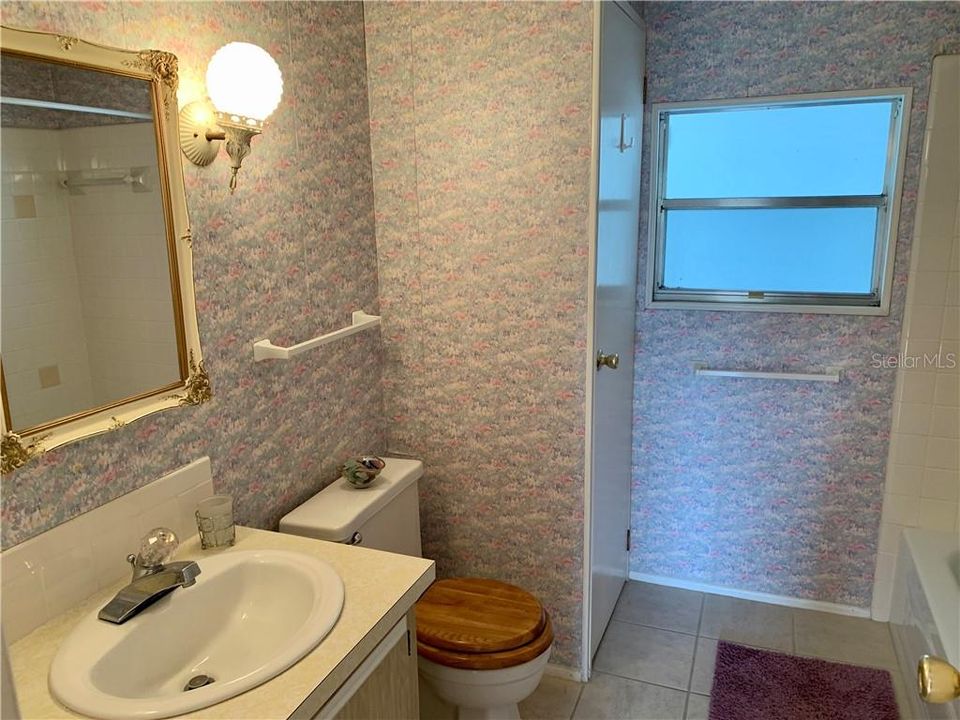 最近售出: $95,000 (2 贝兹, 2 浴室, 1564 平方英尺)