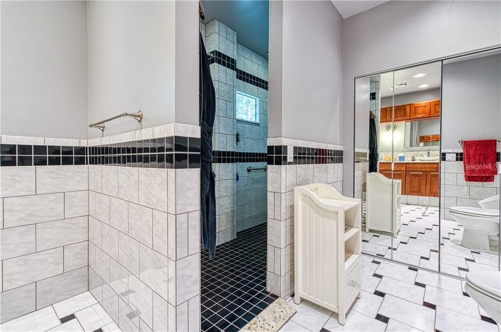 最近售出: $699,900 (3 贝兹, 2 浴室, 3292 平方英尺)