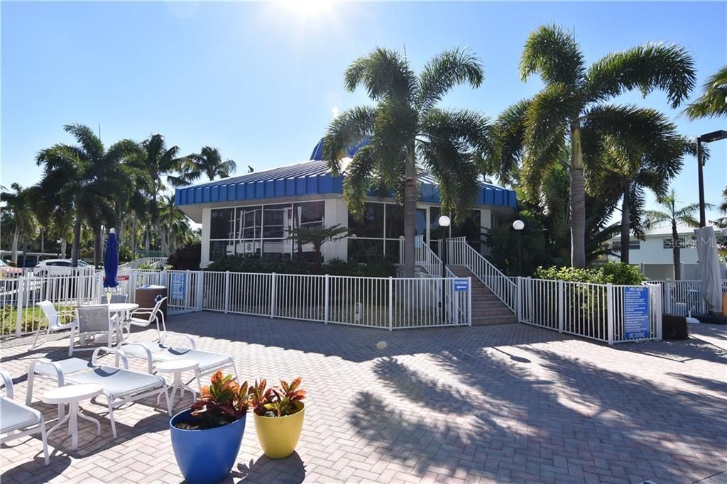 Recently Sold: $565,000 (2 beds, 2 baths, 1430 Square Feet)