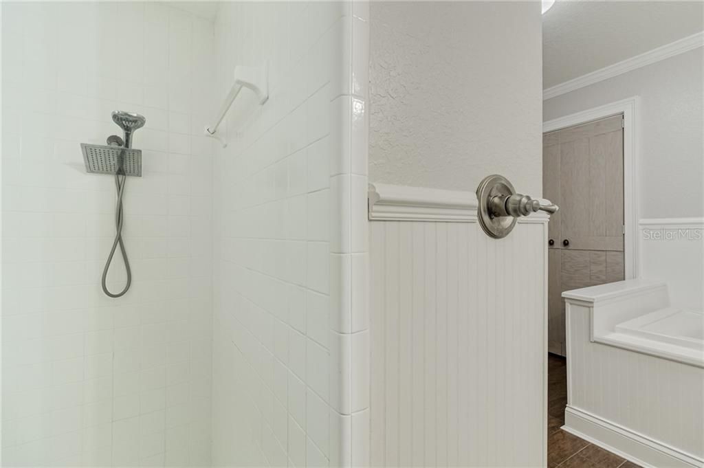 最近售出: $510,000 (5 贝兹, 3 浴室, 3204 平方英尺)