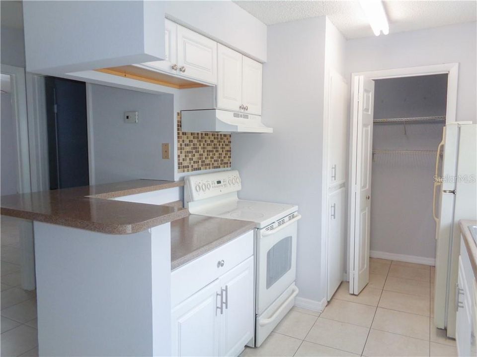 Recently Rented: $1,050 (1 beds, 1 baths, 868 Square Feet)