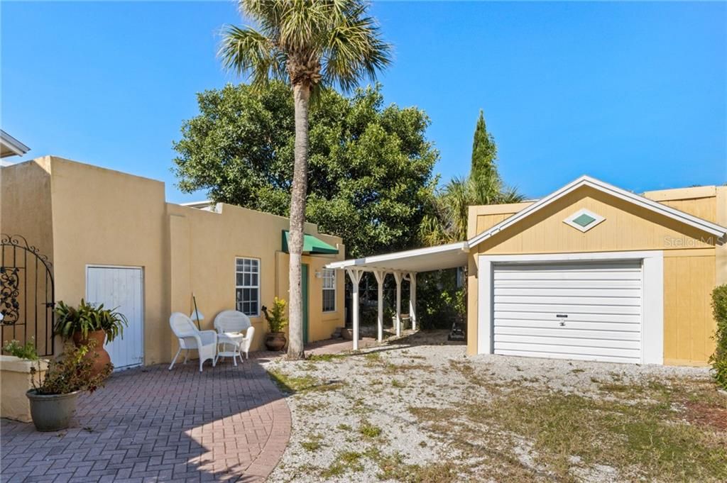 Recently Sold: $2,995,000 (3 beds, 2 baths, 1408 Square Feet)