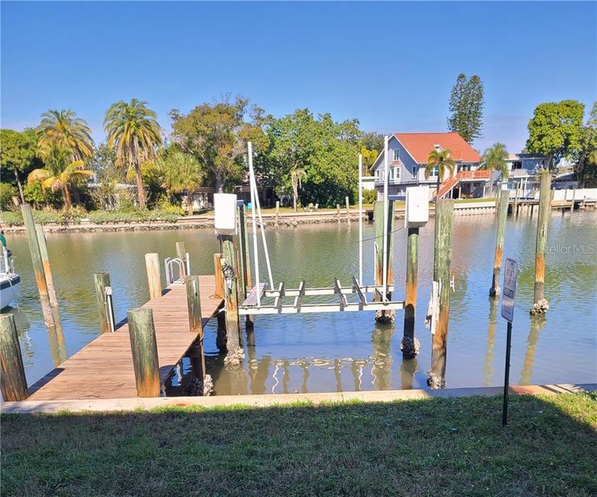 Dock, Lift, water & electric EZ Intracoastal Access