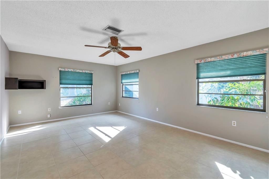 Recently Sold: $279,900 (2 beds, 2 baths, 1775 Square Feet)