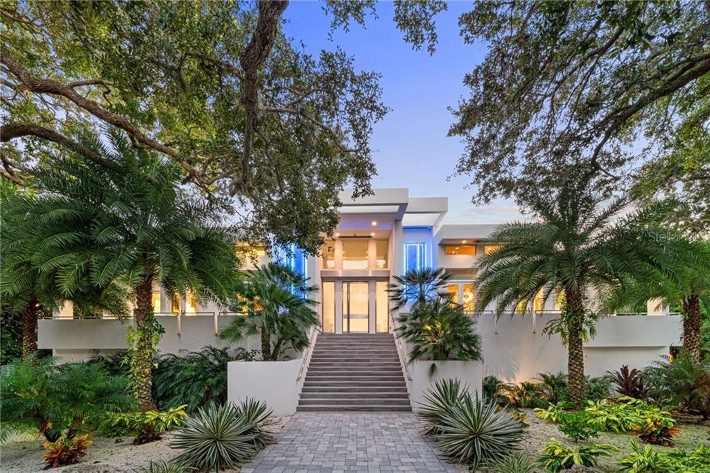 Recently Sold: $14,000,000 (5 beds, 5 baths, 6728 Square Feet)