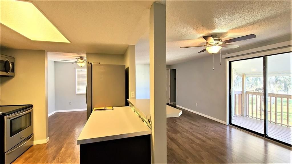 Recently Sold: $139,900 (2 beds, 2 baths, 915 Square Feet)