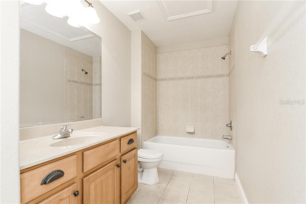 最近租的: $2,345 (4 贝兹, 3 浴室, 3549 平方英尺)