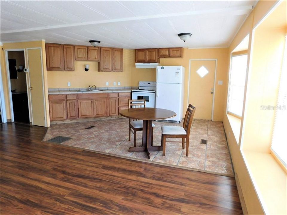 Recently Sold: $64,900 (1 beds, 1 baths, 736 Square Feet)