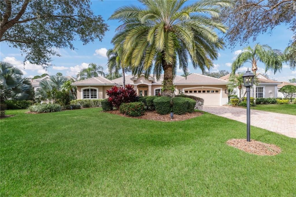 Recently Sold: $695,000 (3 beds, 3 baths, 2717 Square Feet)