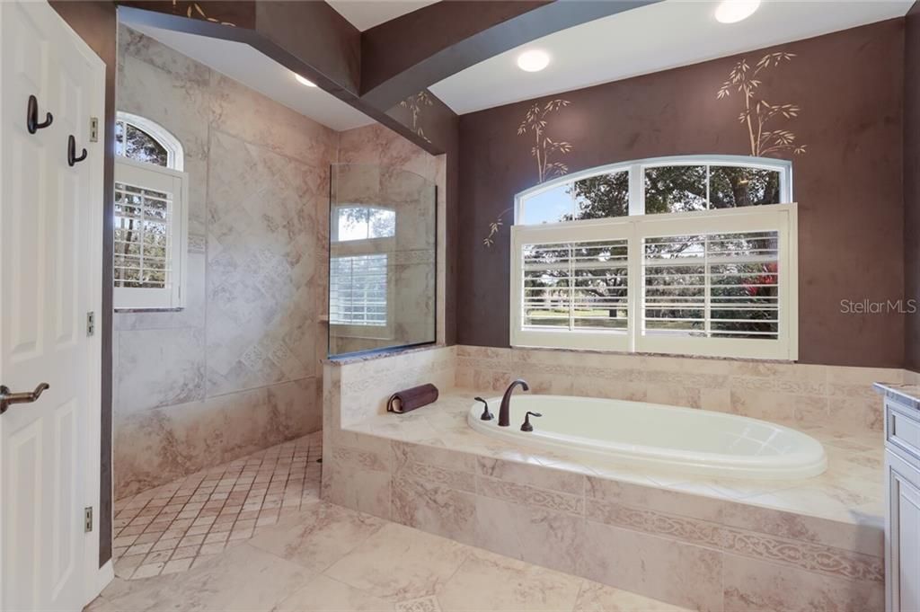 Недавно продано: $695,000 (3 спален, 3 ванн, 2717 Квадратных фут)