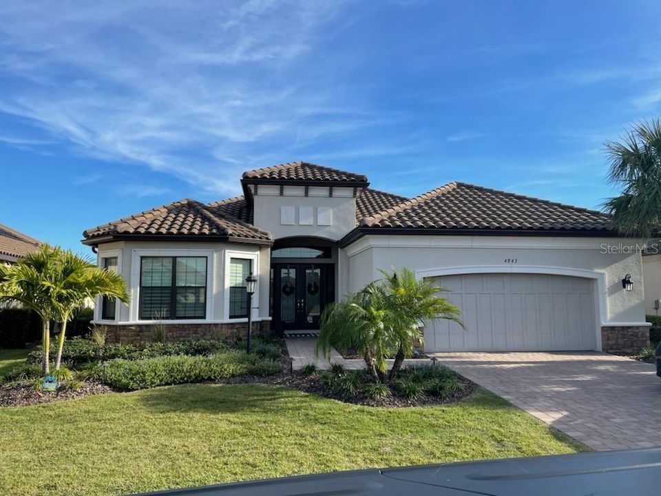 Recently Sold: $890,000 (3 beds, 3 baths, 3072 Square Feet)