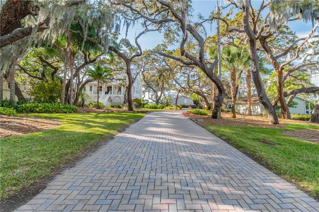 Recently Sold: $2,950,000 (4 beds, 5 baths, 4558 Square Feet)