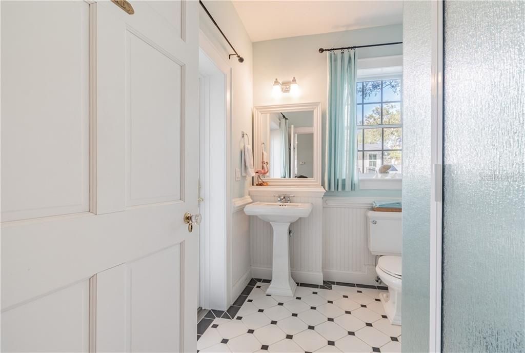 Recently Sold: $2,950,000 (4 beds, 5 baths, 4558 Square Feet)