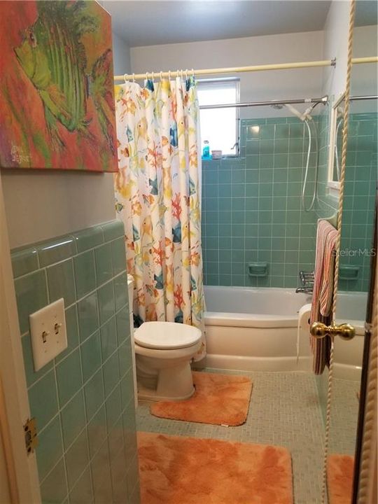 最近售出: $69,900 (1 贝兹, 1 浴室, 595 平方英尺)