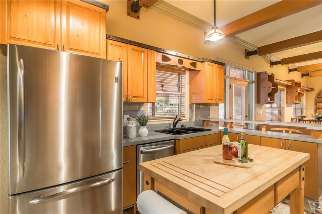 Recently Sold: $400,000 (2 beds, 3 baths, 1248 Square Feet)