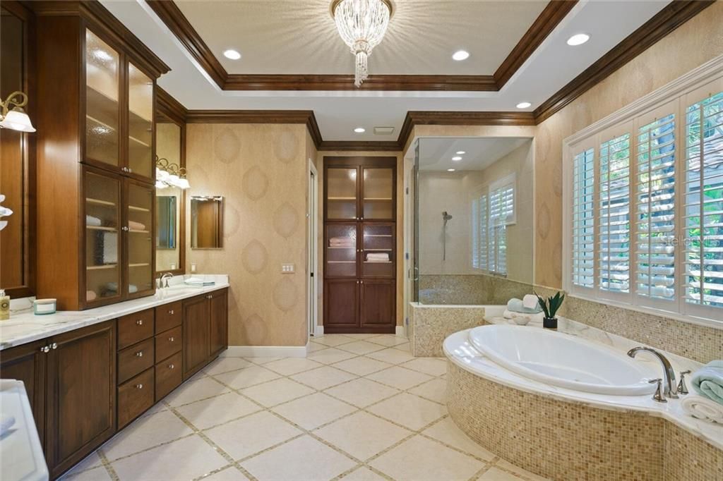 Недавно продано: $1,399,000 (3 спален, 4 ванн, 4207 Квадратных фут)