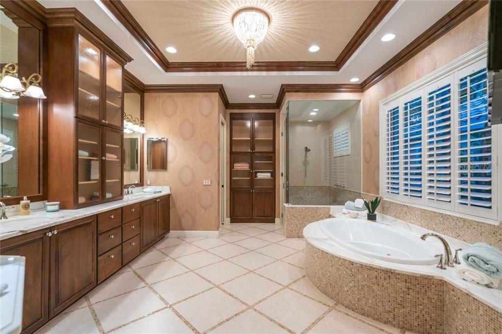 最近售出: $1,399,000 (3 贝兹, 4 浴室, 4207 平方英尺)