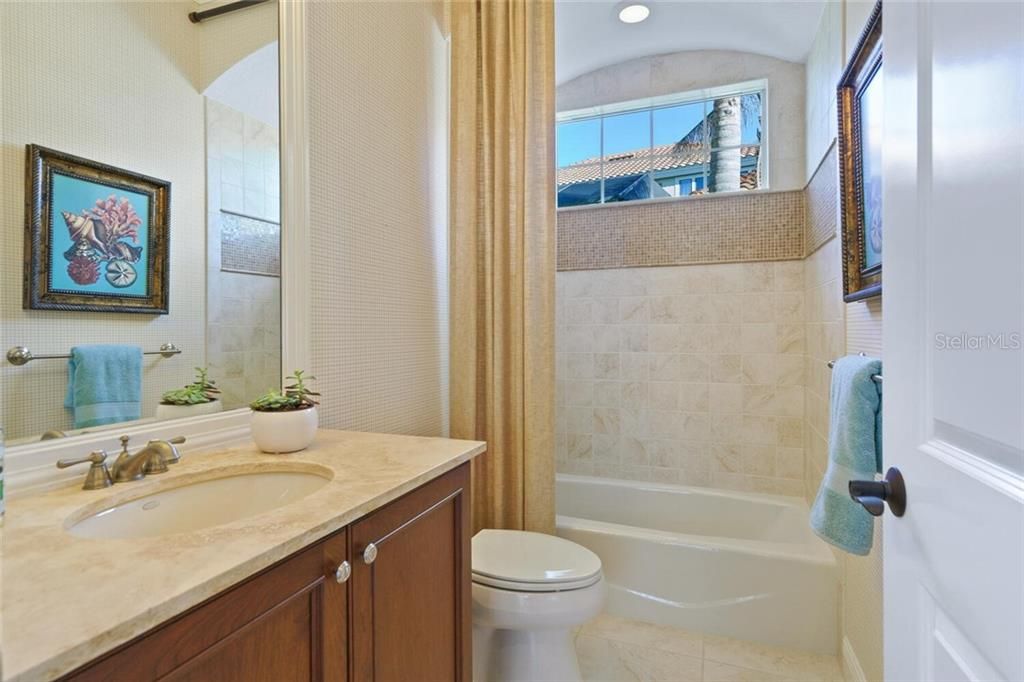 最近售出: $1,399,000 (3 贝兹, 4 浴室, 4207 平方英尺)