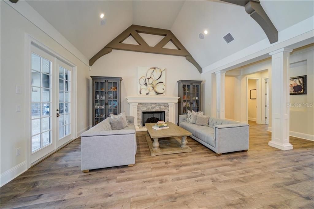 Recently Sold: $1,685,000 (6 beds, 5 baths, 5334 Square Feet)