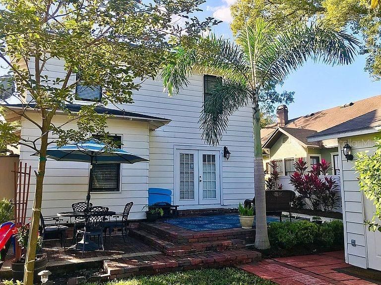 Recently Sold: $340,000 (3 beds, 2 baths, 2152 Square Feet)