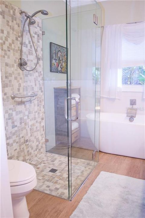 最近售出: $649,000 (2 贝兹, 2 浴室, 2012 平方英尺)