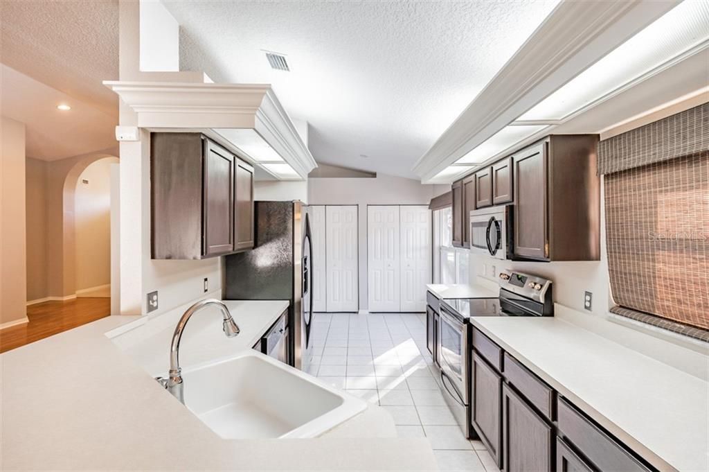 Recently Sold: $255,000 (3 beds, 2 baths, 1699 Square Feet)