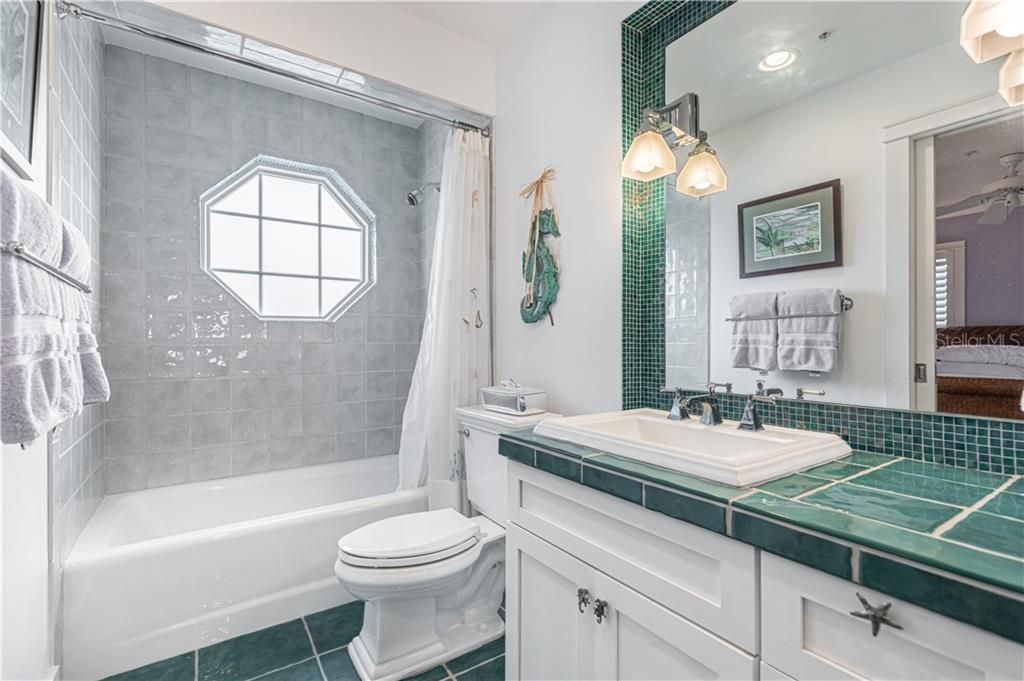 Recently Sold: $829,000 (3 beds, 3 baths, 2371 Square Feet)