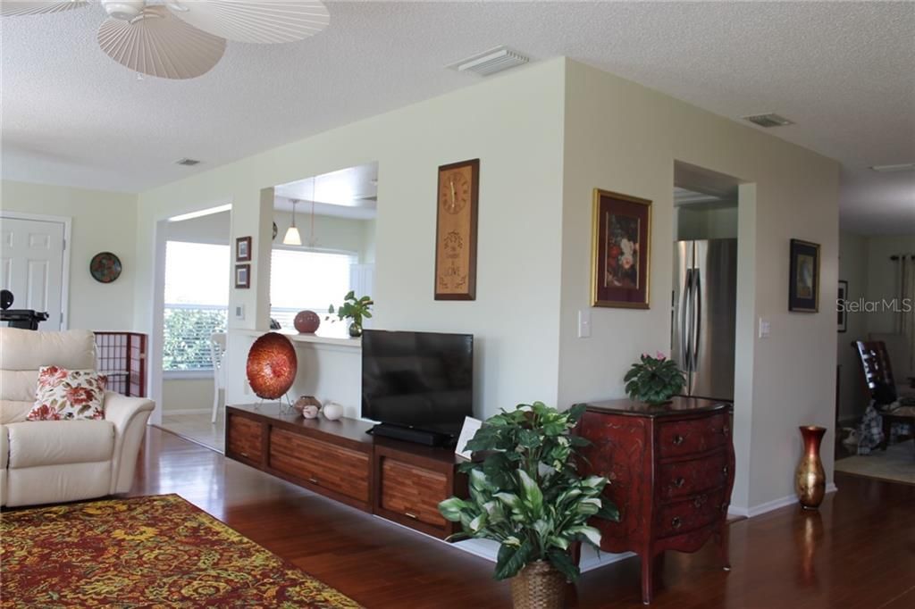 Recently Sold: $255,000 (2 beds, 2 baths, 1570 Square Feet)