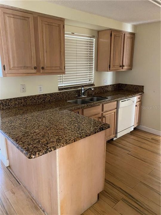 Recently Rented: $1,595 (3 beds, 2 baths, 1577 Square Feet)