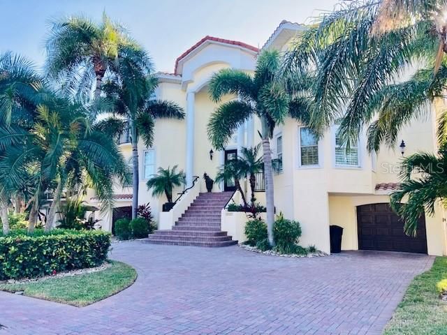 Recently Sold: $2,675,000 (5 beds, 4 baths, 4764 Square Feet)