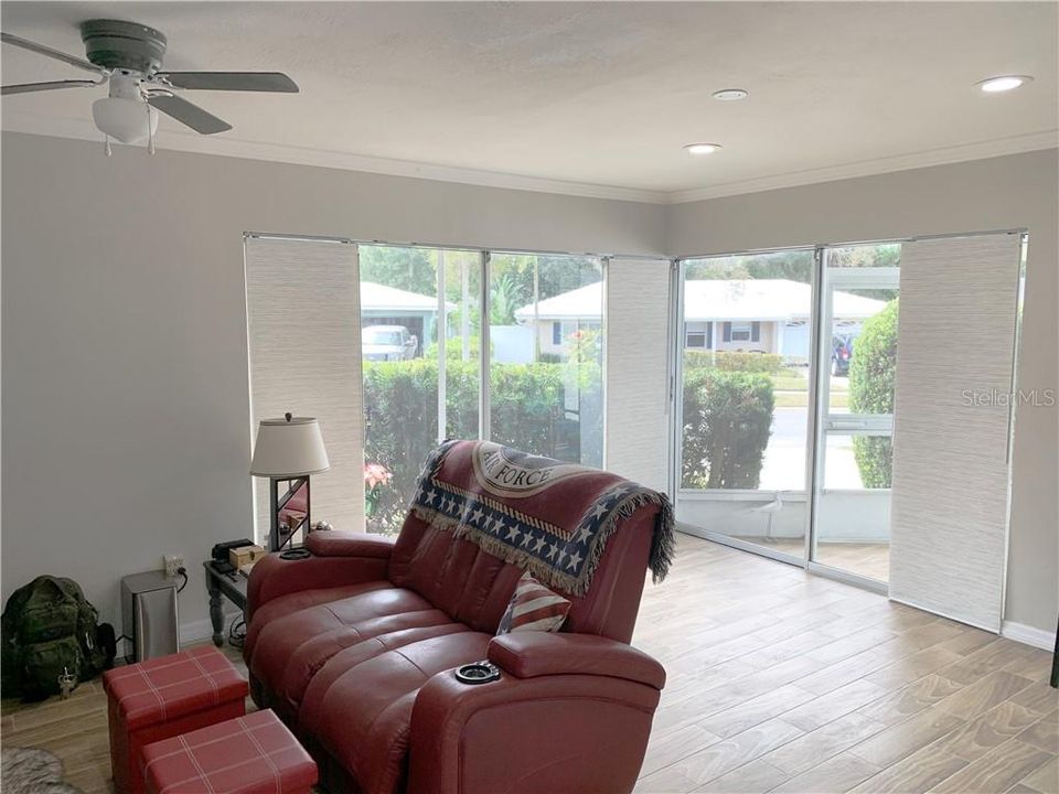 Recently Sold: $300,000 (2 beds, 2 baths, 1374 Square Feet)