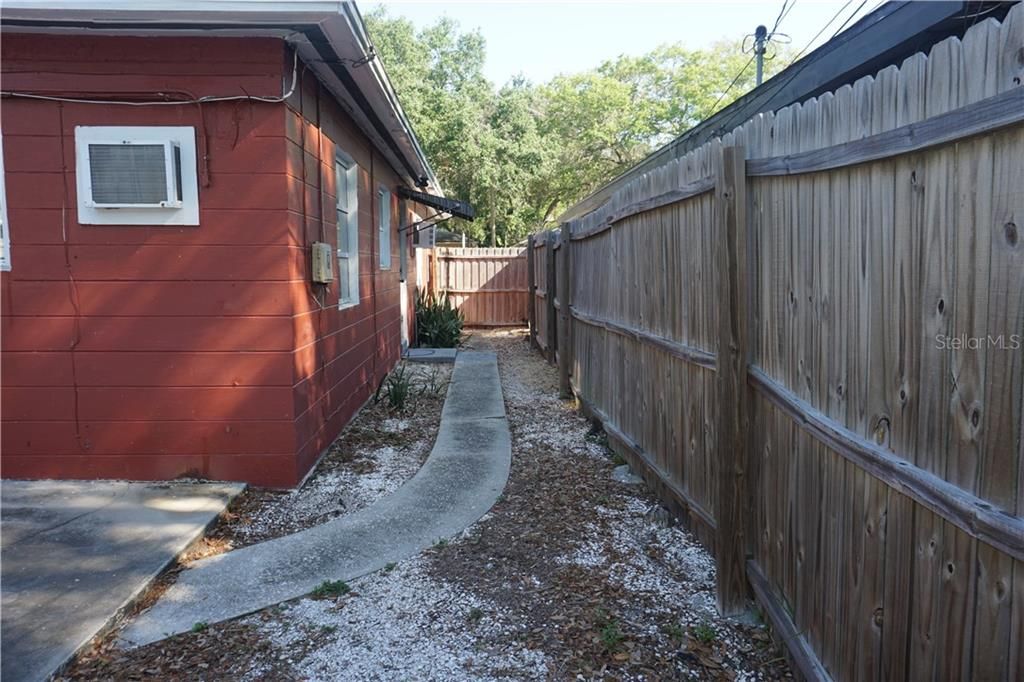 Recently Rented: $1,650 (2 beds, 2 baths, 896 Square Feet)