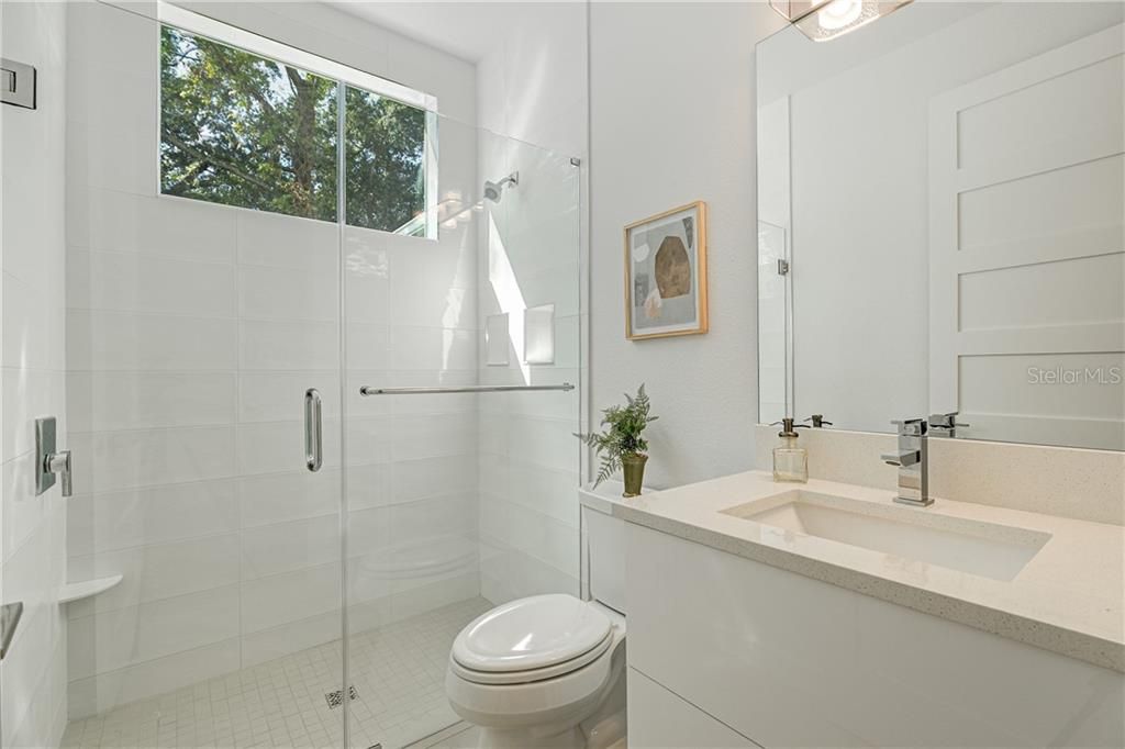 最近售出: $749,900 (4 贝兹, 3 浴室, 2636 平方英尺)