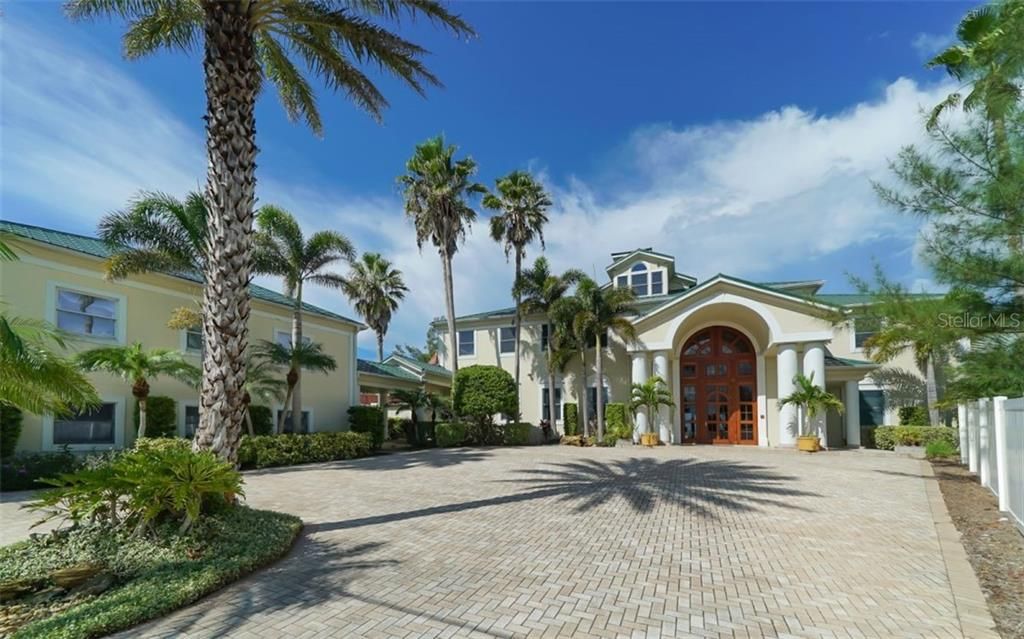 Recently Sold: $3,650,000 (5 beds, 5 baths, 7867 Square Feet)